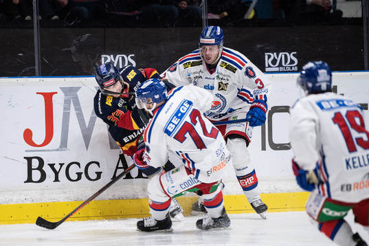 Djurgårdens Linus Hultström mot Oskarshamns Felix Schütz