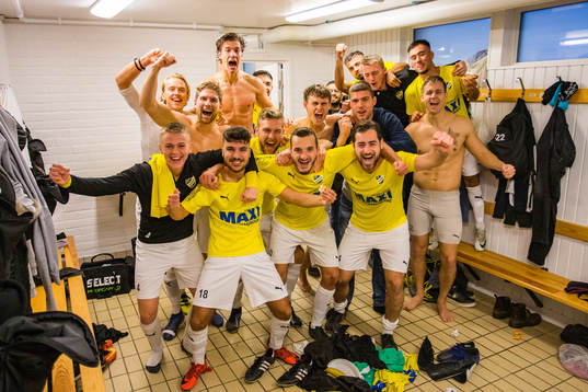 IFK Malmös spelare jublar i omklädningsrummet