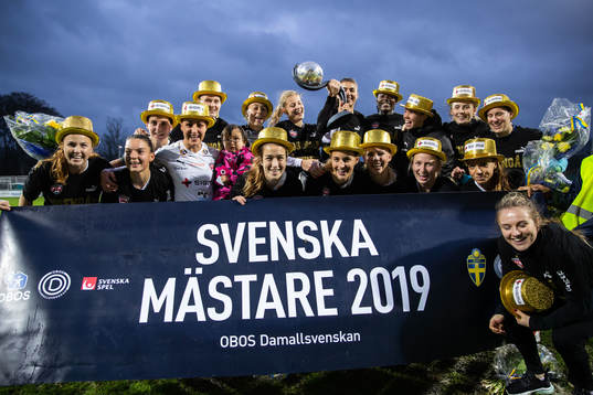 Rosengårds spelare jublar över sm-guldet