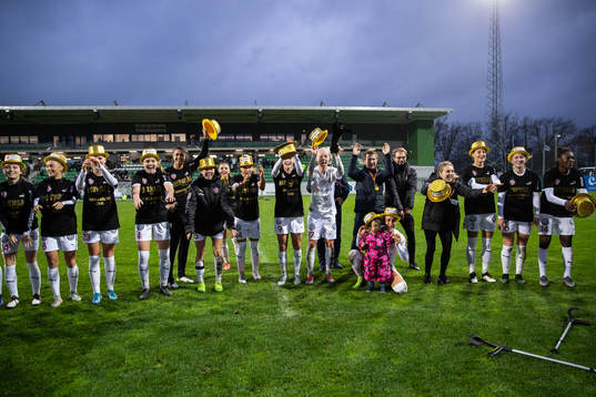 Rosengårds spelare jublar