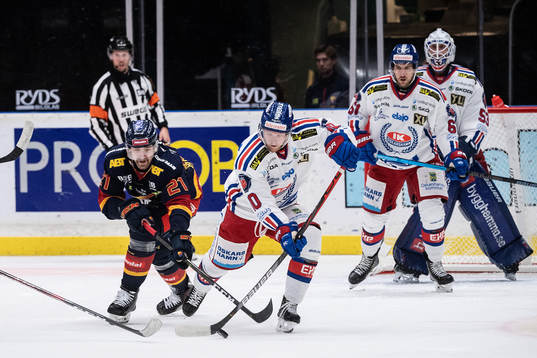 Djurgårdens Patrik Berglund och Oskarshamns Nicklas