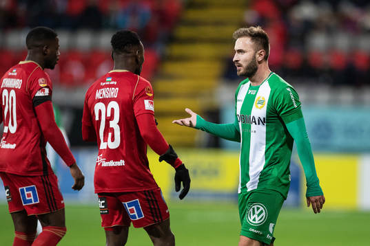 Hammarbys Muamer Tankovic i samtal med Östersunds Sam