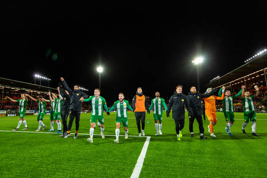 Hammarby jublar med fansen efter, jubel fotbollsmatchen i
