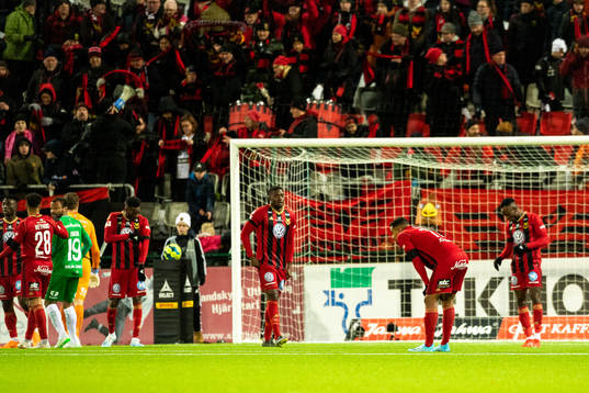 Östersunds Isak Ssewankambo och Noah Sonko Sundberg deppar