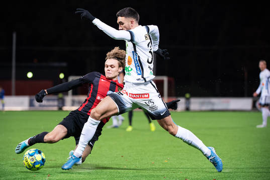 Brommapojkarnas Albin Linnér och Varbergs Daniel Krezic