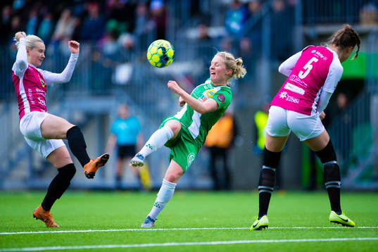 Hammarbys Emilia Larsson och Uppsalas Märta Säfström
