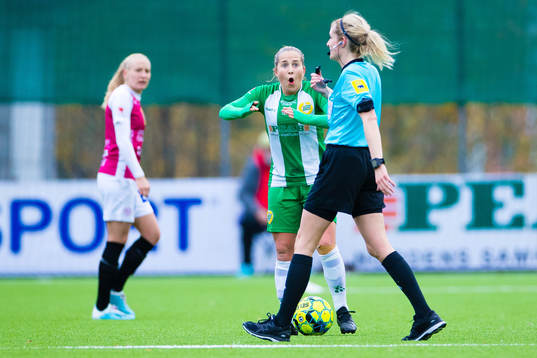 Hammarbys Felicia Saving med domare Eva Svärdsudd
