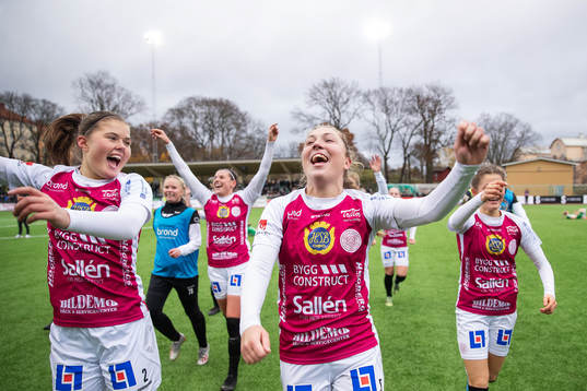Bläddra bland fler bilder av Fotboll, Elitettan, Hammarby - Uppsala
