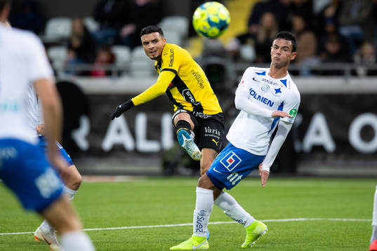 Häckens Ahmed Yasin med ett skott