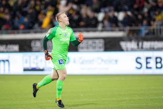 IFK Norrköpings målvakt Isak Pettersson jublar