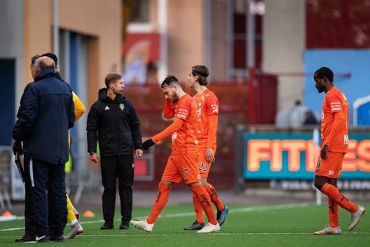 AFC Eskilstunas Dzenis Kozica och Adi Nalic deppar