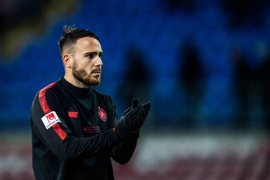 AFC Eskilstunas Dzenis Kozica tackar publiken