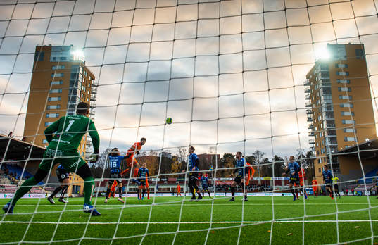 AFC Eskilstunas Anel Rashkaj mot Sirius Axel Björnström