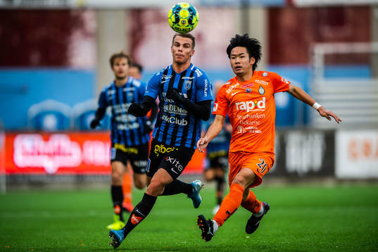 Sirius Elias Andersson och AFC Eskilstunas Soya Takahashi