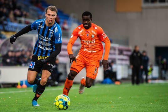 Sirius Elias Andersson och AFC Eskilstunas Michael Anaba
