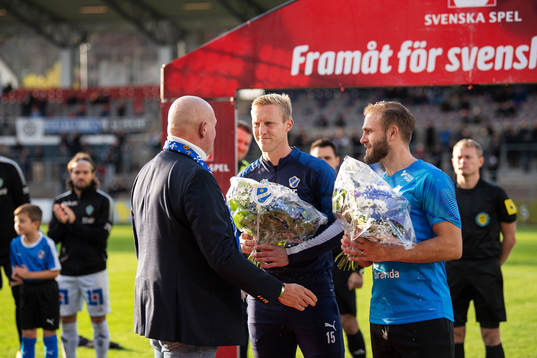 Halmstads Peter Larsson och Jesper Westerberg tackas av