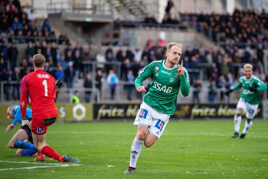 Brages Anton Lundin jublar