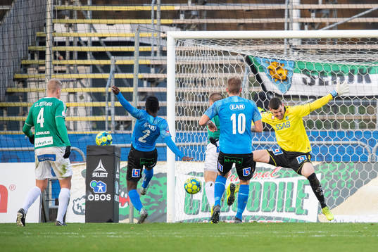 Halmstads Thomas Boakye gör 1-2 bakom Brages målvakt