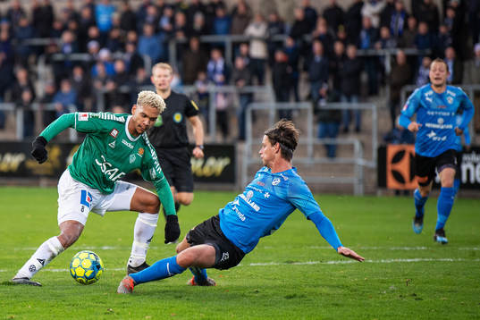 Brages Seth Kanteh Hellberg och Halmstads Dusan Djuric