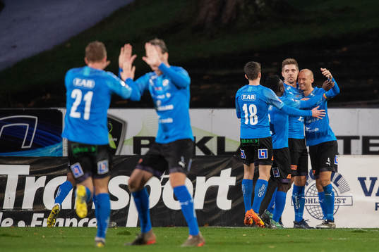 Halmstads Mikael Boman jublar med Andreas Johansson