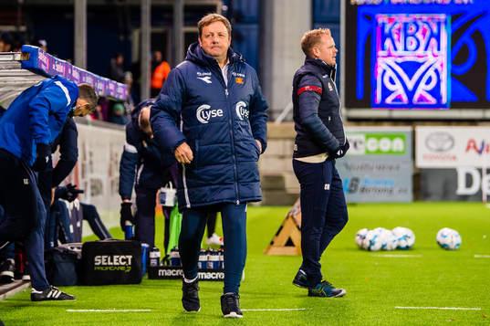 Bjarne Berntsen, head coach of Viking, and Christian Magnus