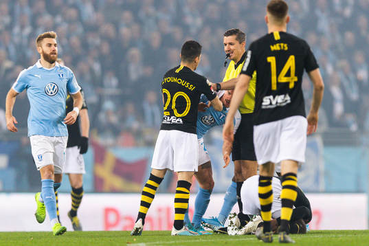s Tarik Elyounoussi och Malmö FFs Fouad Bachirou