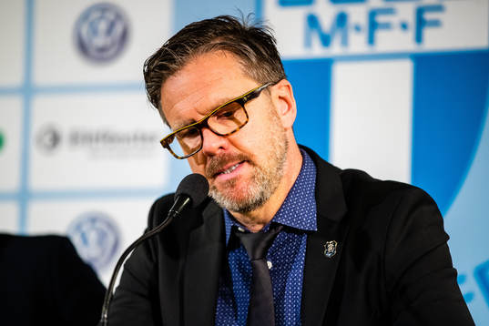 s tränare Rikard Norling deppar på presskonferensen