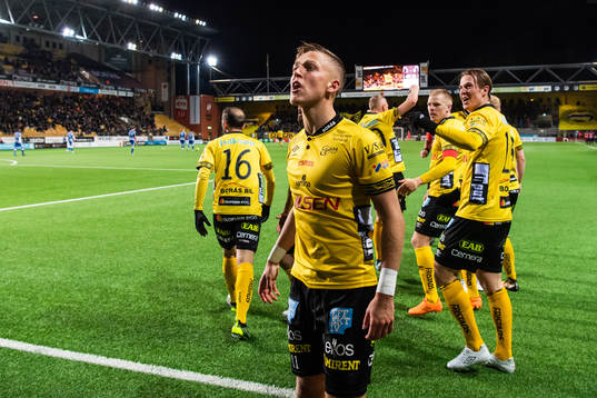 Elfsborgs Jesper Karlsson jublar framför IFK Göteborgs