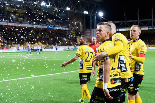 Elfsborgs Jesper Karlsson jublar framför IFK Göteborgs