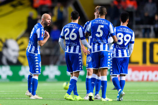 IFK Göteborgs Robin Söder pratar med sina lagkamrater