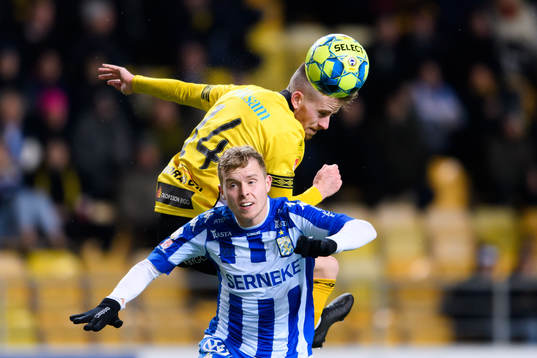 Elfsborgs Rasmus Alm i nickduell med IFK Göteborgs Victor