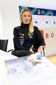 Matilda Lundblad, läkare, blir intervjuad innan