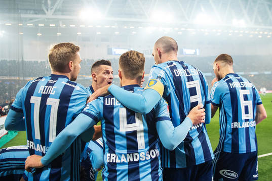 Djurgårdens Haris Radetinac peppar igång sina lagkamrater