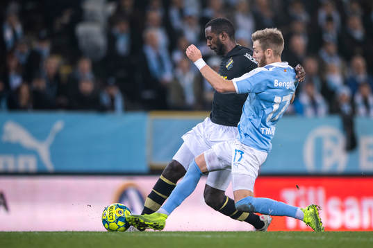 s Henok Goitom och Malmö FFs Rasmus Bengtsson