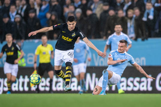 s Tarik Elyounoussi och Malmö FFs Eric Larsson