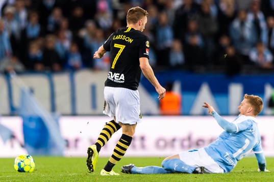 s Sebastian Larsson när Malmö FFs Anders Christiansen