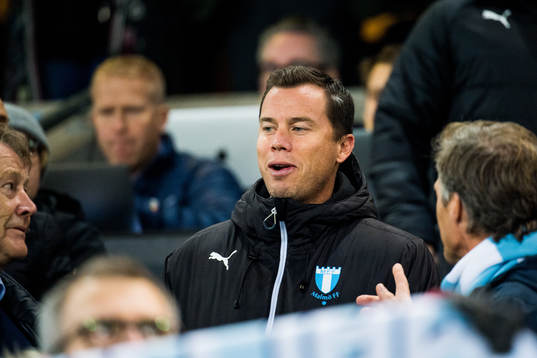 Malmö FFs sportchef Daniel Andersson på läktaren med