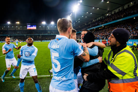 Malmö FFs Anders Christiansen kramas om