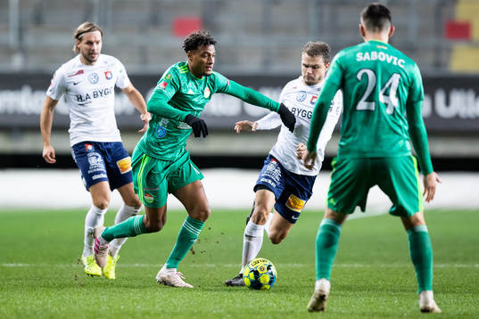 Dalkurds Joseph Ceesay och Örgrytes Hannes Sahlin