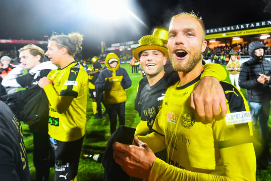 Mjällbys Viktor Gustafson jublar