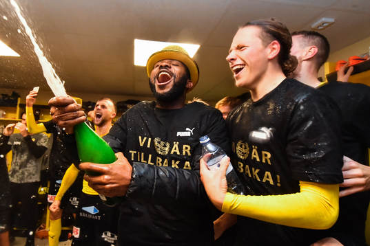 Mjällbys Michael Junior Omoh och Kevin Höög Jansson