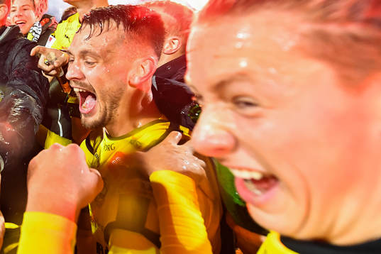 Mjällbys Max Watson jublar