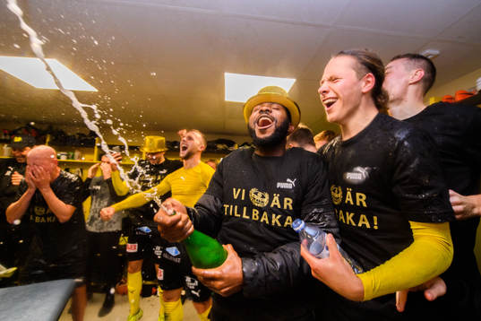 Mjällbys Michael Junior Omoh och Kevin Höög Jansson