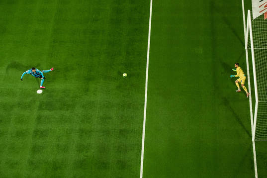 Djurgårdens Fredrik Ulvestad gör 1-0 på straff bakom