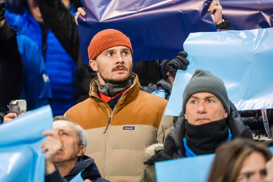 Djurgårdens Erik Berg på läktaren