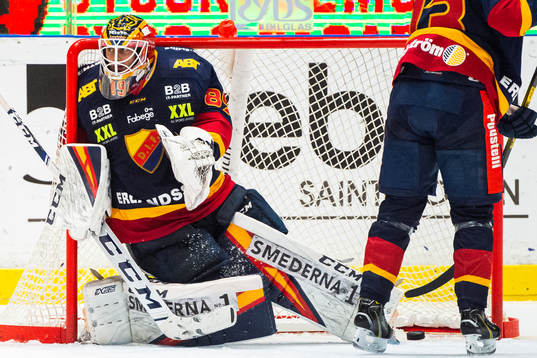 Djurgårdens målvakt Niklas Svedberg deppar
