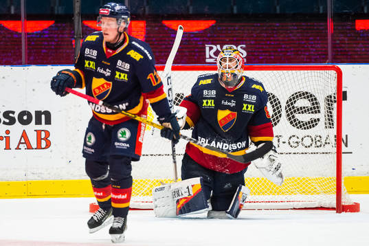 Djurgårdens Kalle Östman och målvakt Niklas Svedberg
