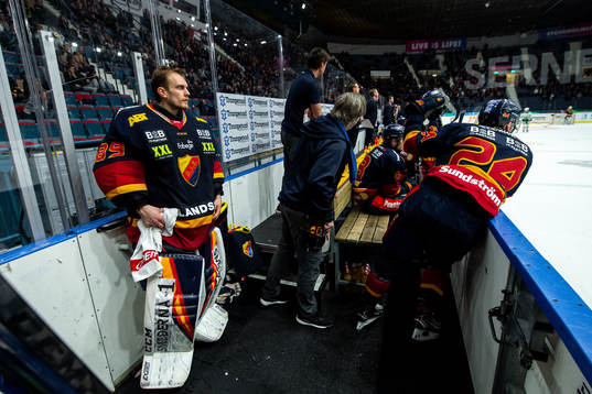 Djurgårdens målvakt Niklas Svedberg deppar
