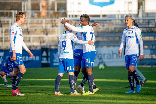 Norröpings spelare jublar åt vinsten i U21-finalen mellan