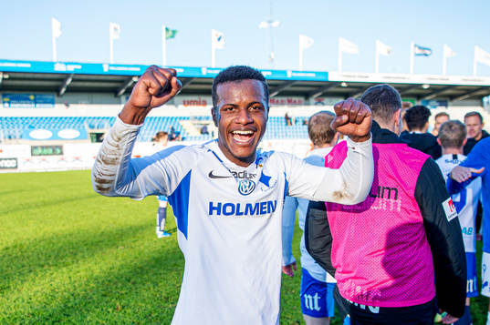 Norröpings Manasse Kosu jublar åt vinsten i U21-finalen